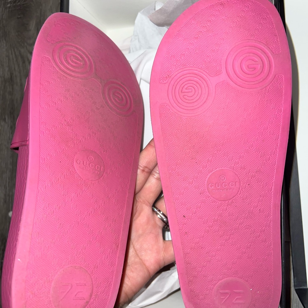 Gucci Fuchsia Rubber Slides - Picture 4 of 8